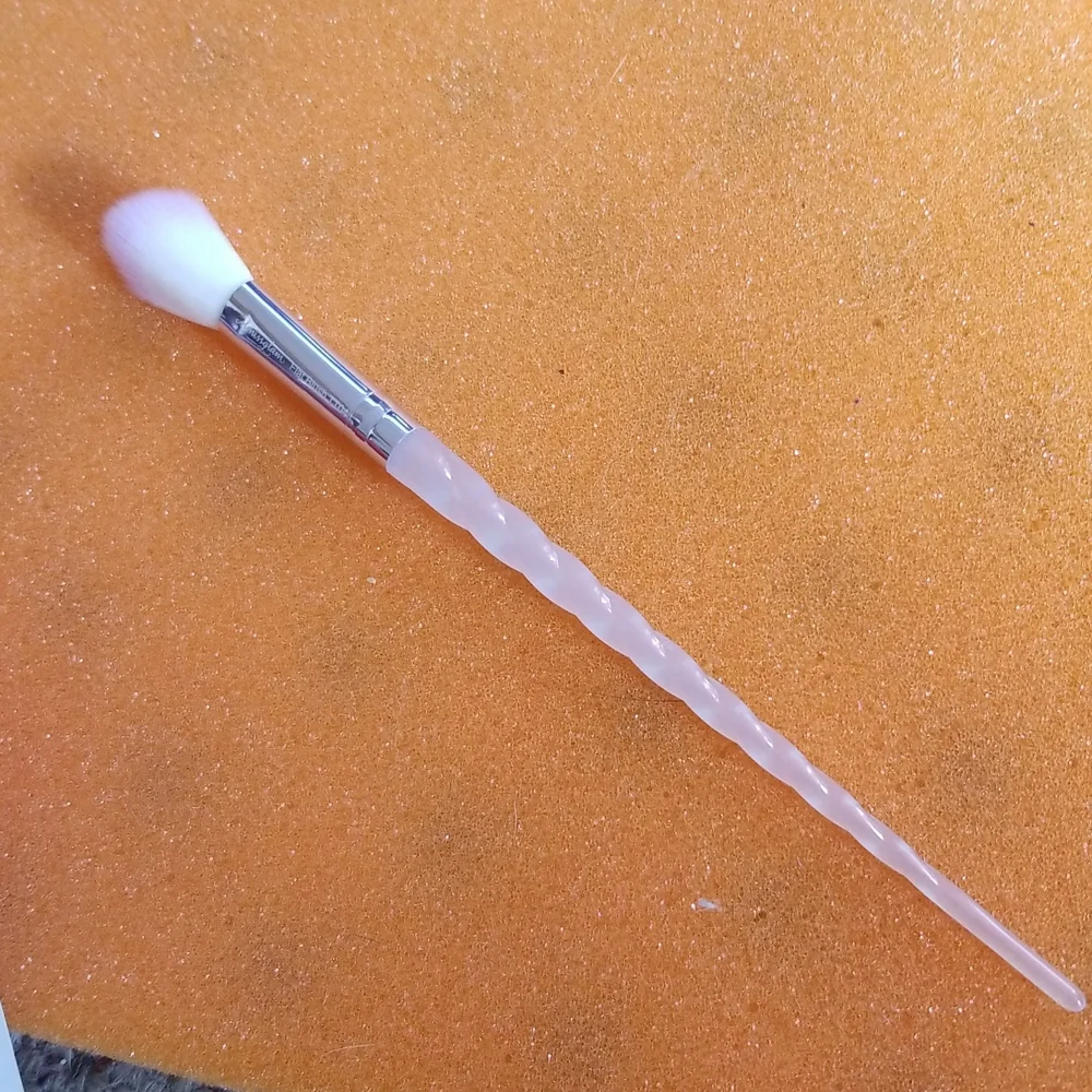 4/25 bundle item. SLMissglam TT04 Flat Blush Brush